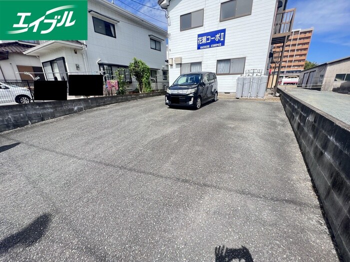 物件外観写真2　(駐車場)