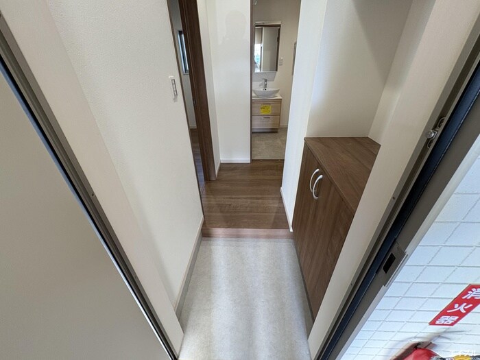 物件内観写真15　(玄関)