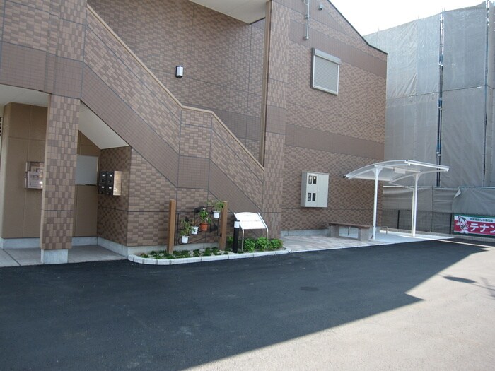 物件外観写真2　(駐輪場)