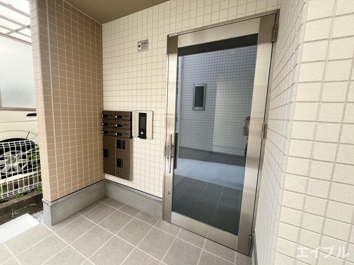 物件外観写真4　(エントランス部分)