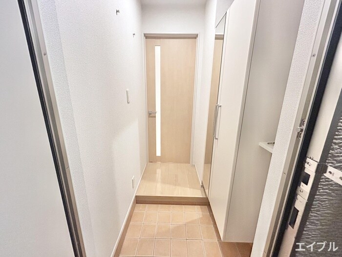 物件内観写真12　(玄関)