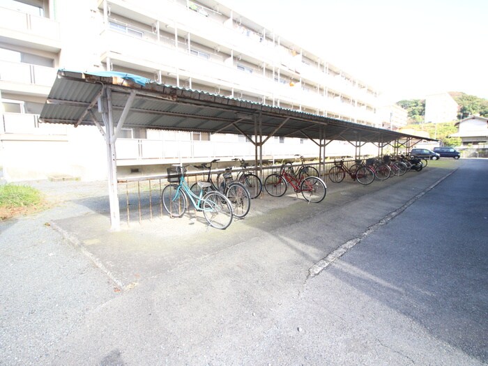 物件外観写真2　(駐輪場)