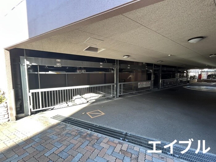 物件外観写真6　(駐車場)