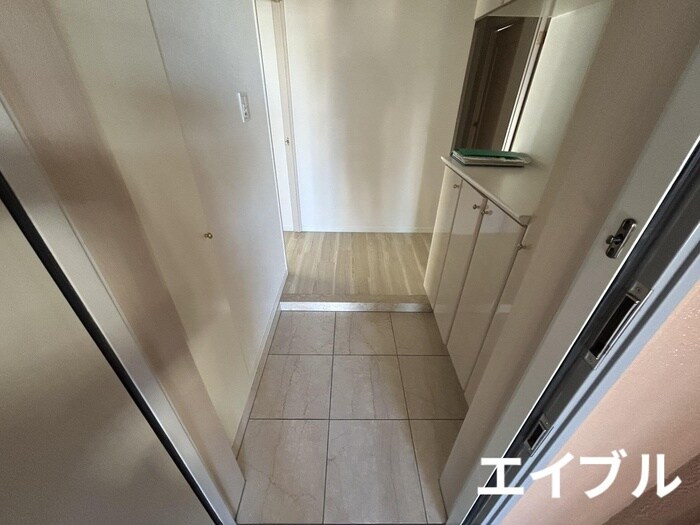 物件内観写真13　(玄関)