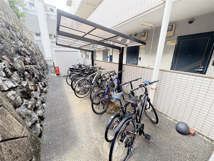 物件外観写真4　(駐輪場)