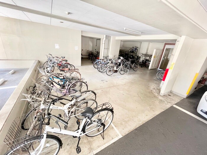 物件外観写真4　(駐輪場)