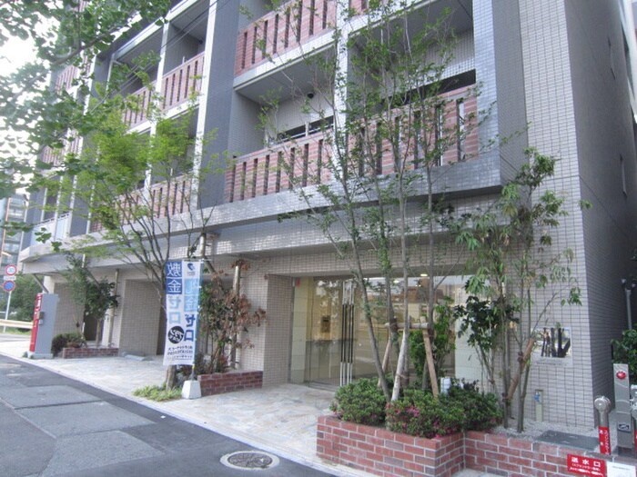 物件外観写真2　(エントランス部分)