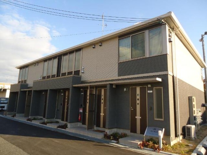 物件外観写真1　(建築中)