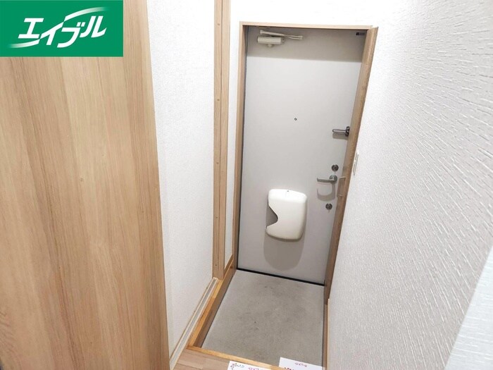 物件内観写真13　(玄関)
