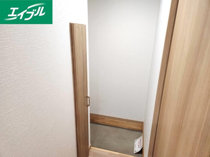 物件内観写真13　(玄関)