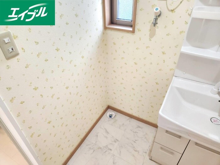 物件内観写真16　(洗濯機置場)