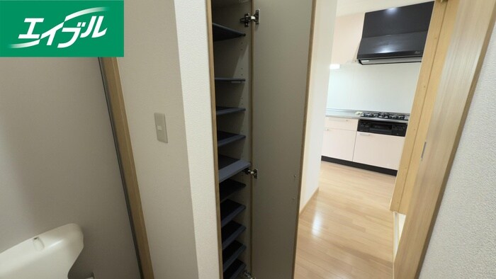 物件内観写真18　(靴箱)