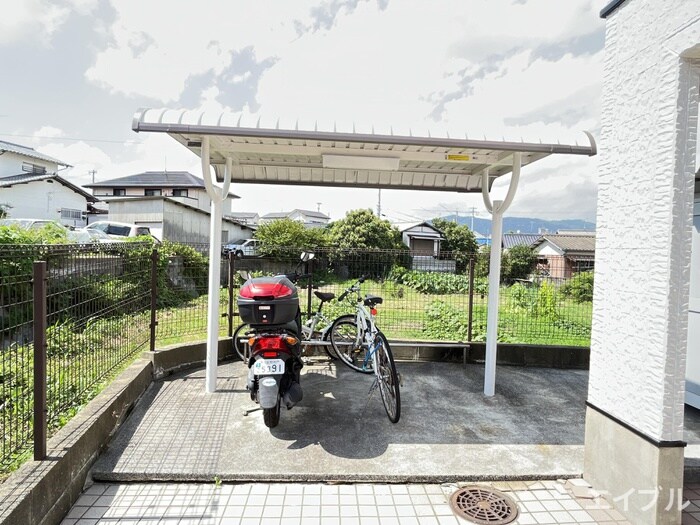 物件外観写真4　(駐輪場)