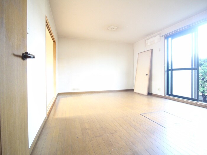 物件内観写真11　(室内からの展望)