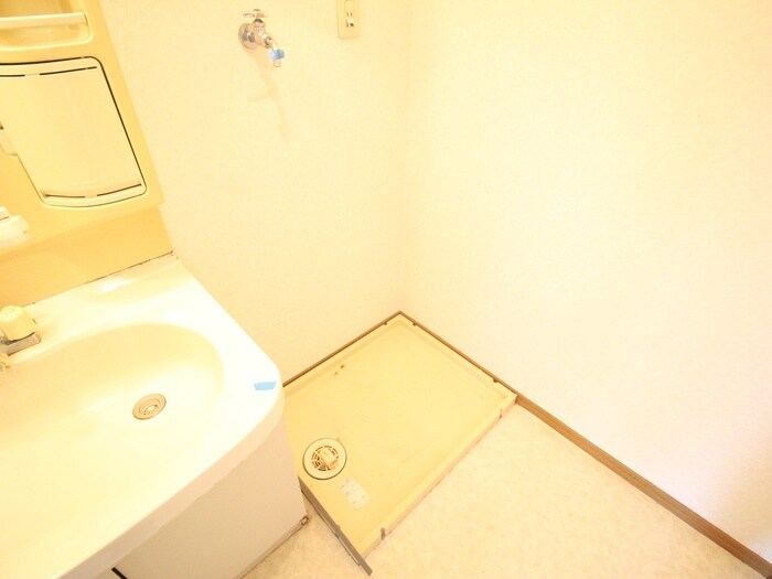 物件内観写真15　(洗濯機置場)