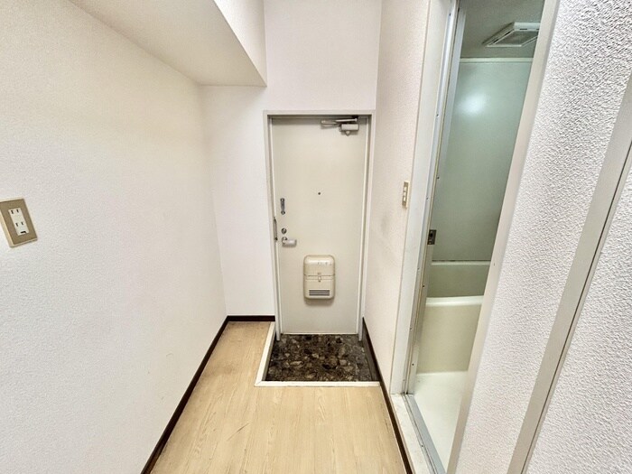 物件内観写真13　(玄関)