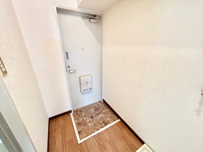 物件内観写真13　(玄関)