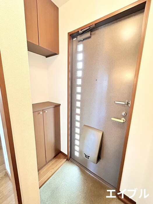 物件内観写真3　(玄関)