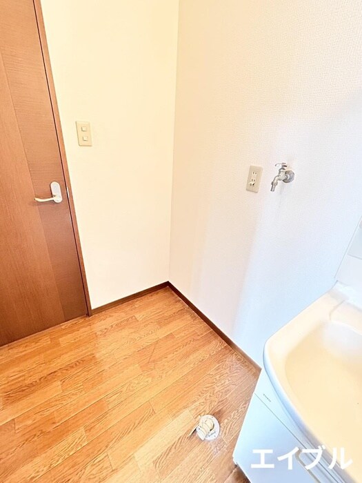 物件内観写真6　(洗濯機置場)
