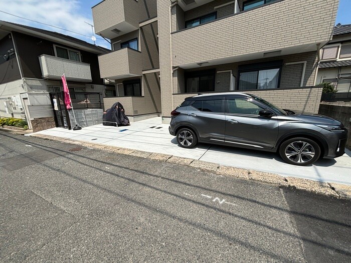 物件外観写真3　(駐車場)