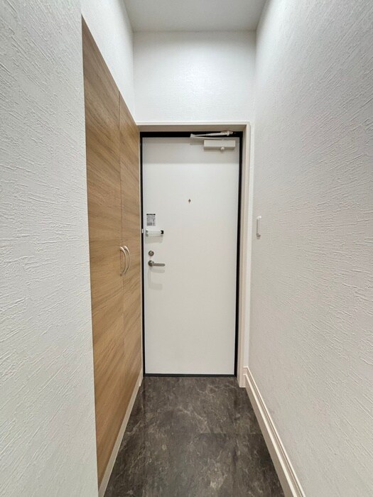 物件内観写真11　(玄関)