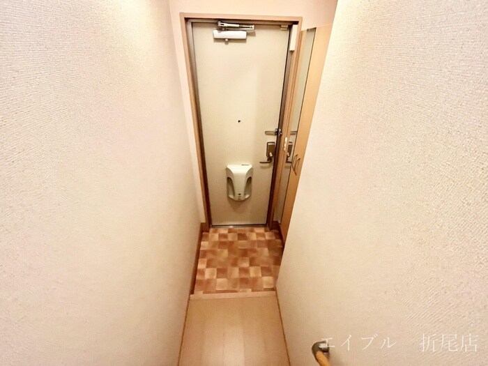 物件内観写真11　(玄関)