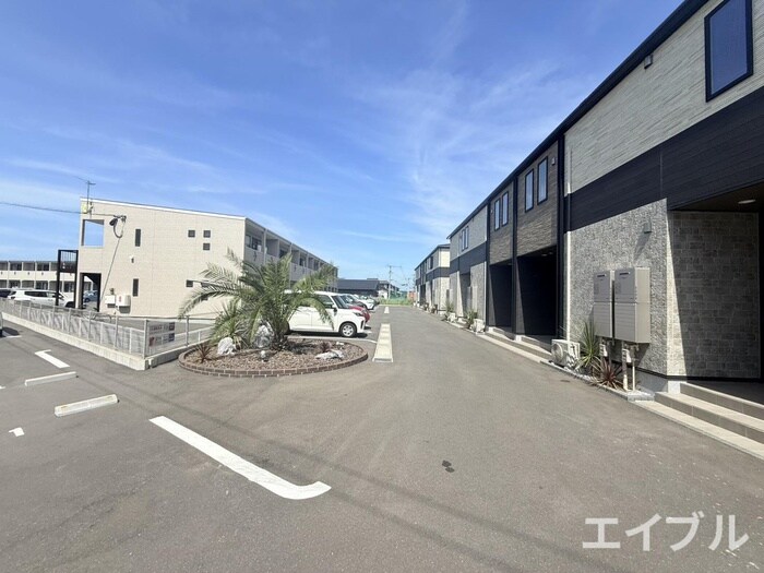 物件外観写真2　(駐車場)