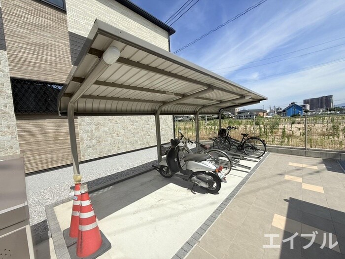 物件外観写真3　(駐輪場)
