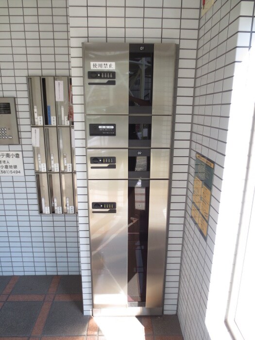 物件外観写真2　(エントランス部分)