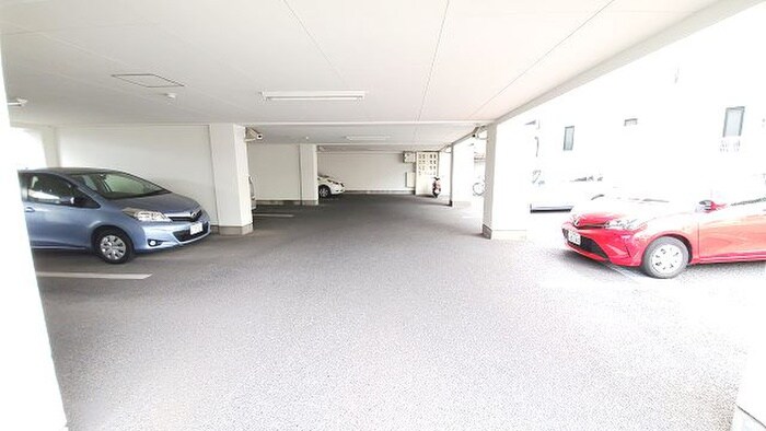 物件外観写真4　(駐車場)