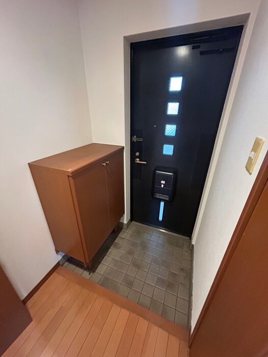 物件内観写真12　(玄関)