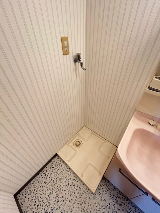 物件内観写真18　(洗濯機置場)