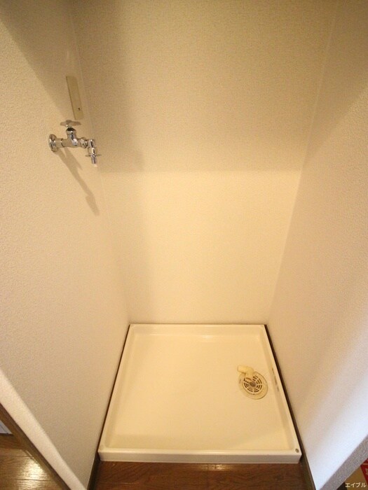 物件内観写真11　(洗濯機置場)