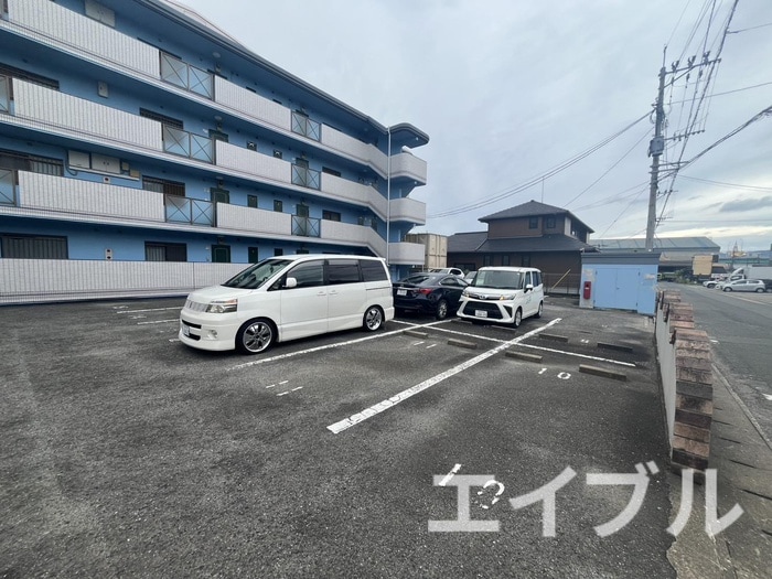 物件外観写真3　(駐車場)