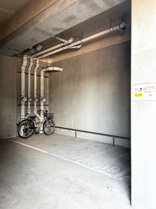 物件外観写真4　(駐輪場)