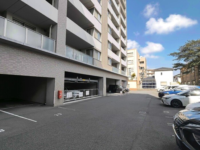 物件外観写真5　(駐車場)