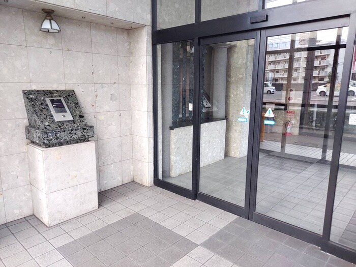物件外観写真2　(エントランス部分)