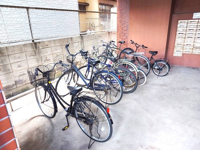 物件外観写真3　(駐輪場)