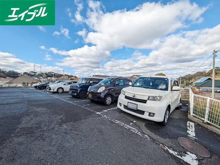 物件外観写真2　(駐車場)