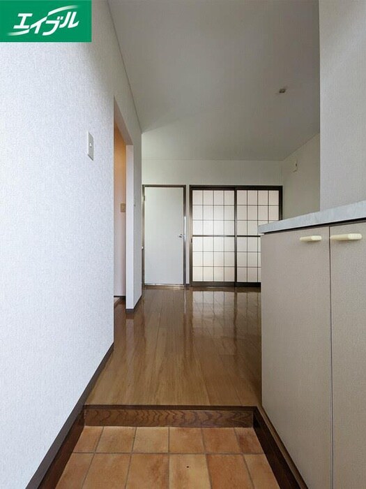 物件内観写真11　(玄関)