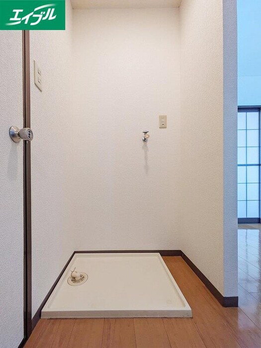 物件内観写真14　(洗濯機置場)