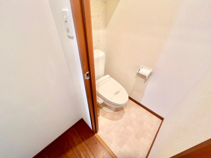 物件内観写真8　(トイレ)