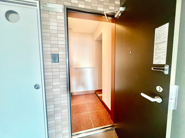 物件内観写真11　(玄関)