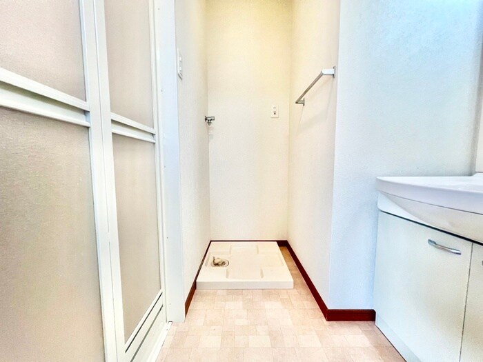 物件内観写真13　(洗濯機置場)