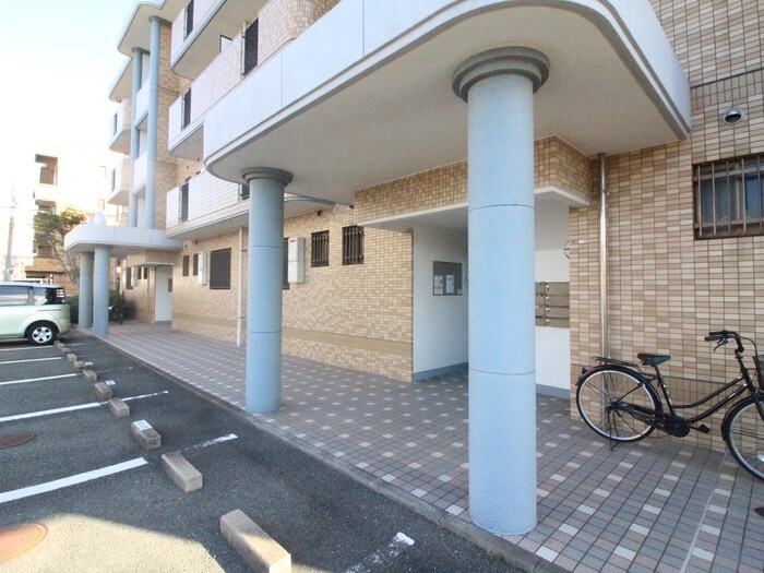 物件外観写真3　(エントランス部分)