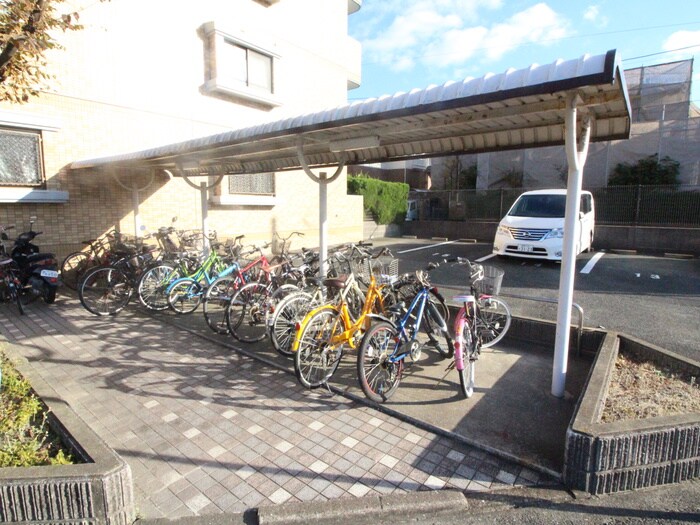 物件外観写真4　(駐輪場)