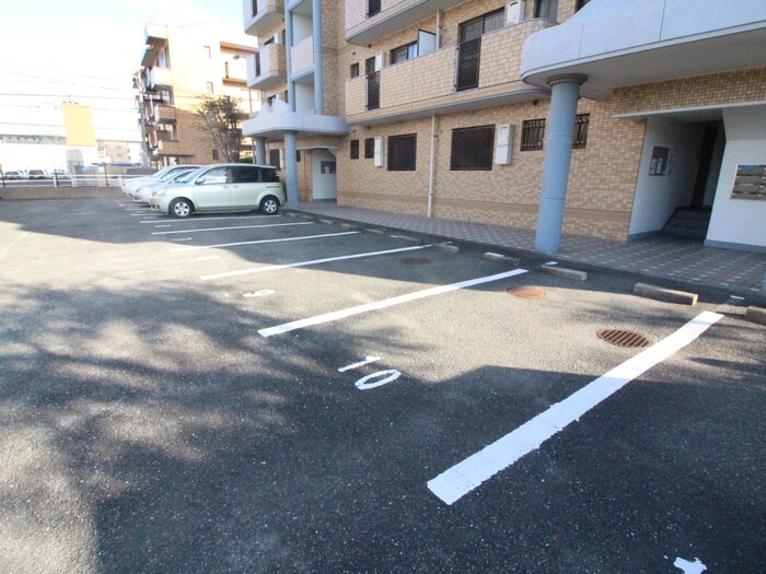 物件外観写真5　(駐車場)