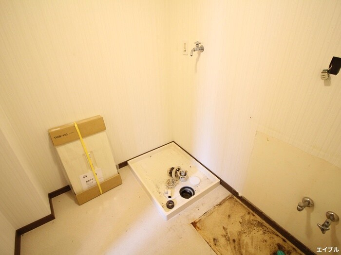 物件内観写真21　(洗濯機置場)