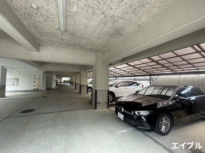 物件外観写真2　(駐車場)