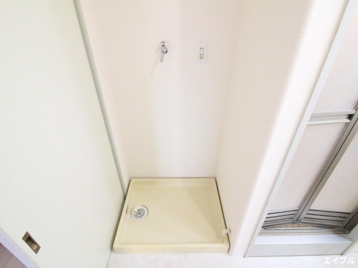 物件内観写真15　(洗濯機置場)